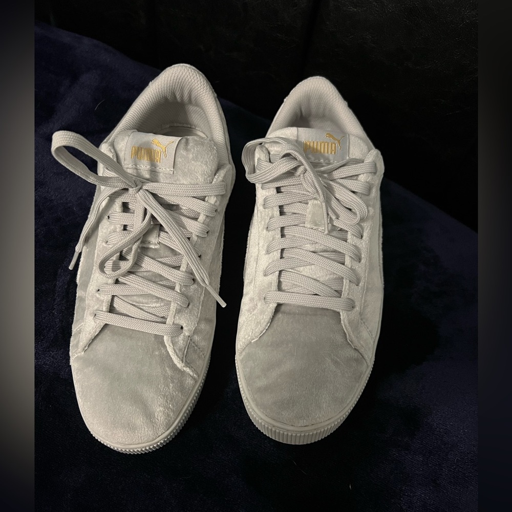Women’s Puma size 9, Gray/Silver Velvet, low top shoes